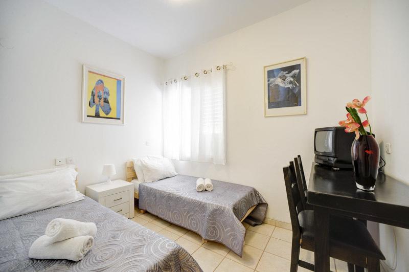 Lovely 1Bd W/ Private Balcony By Sea N' Rent Tel Aviv Quarto foto